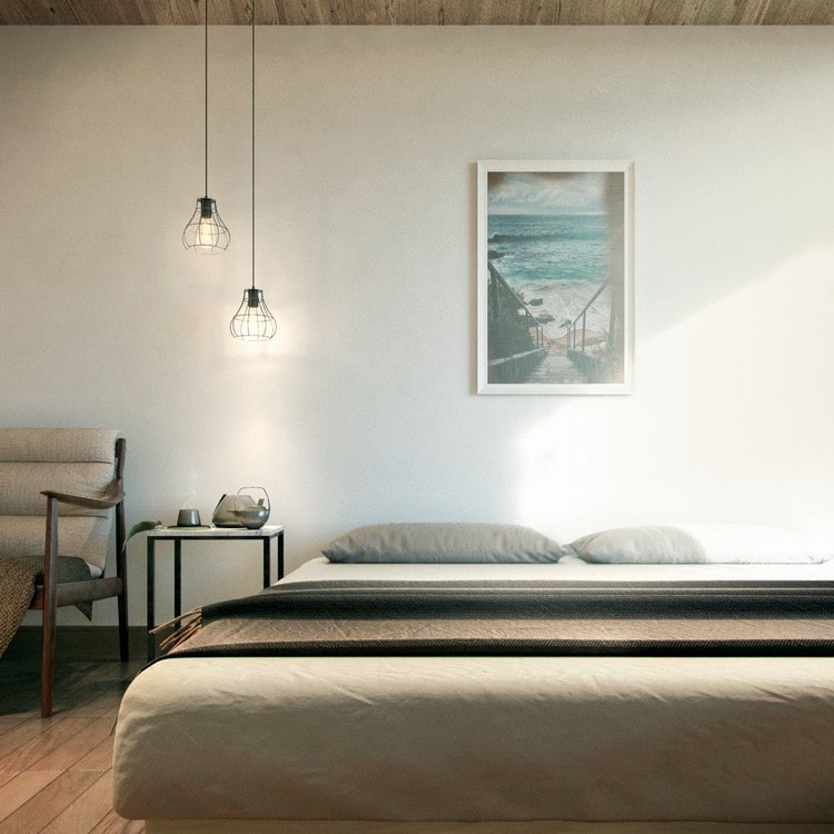 Recámara principal de los planos de casa de campo mar. Recámara principal de planos de casa de campo mar con cama doble, mesa de noche y cuadro decorativo.